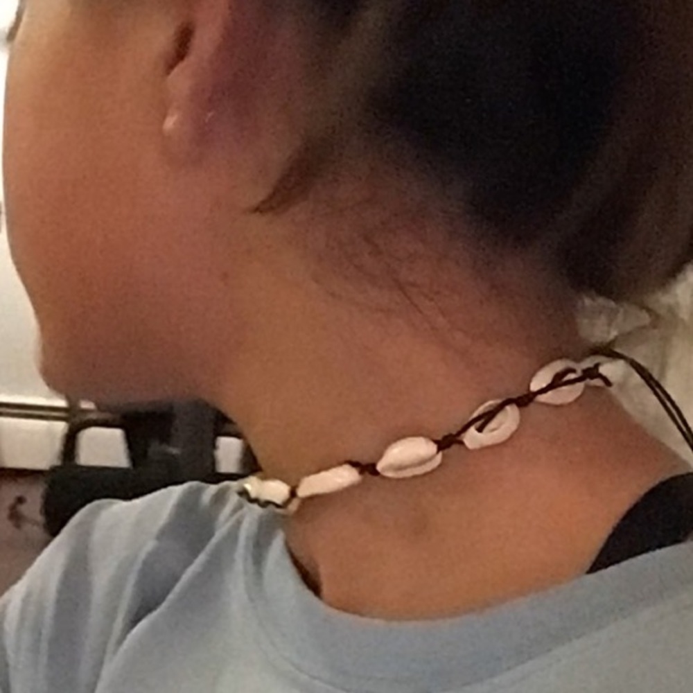 Shell necklace - Picture 3 of 3